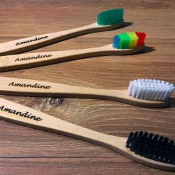 4 brosses à dents gravées amandine