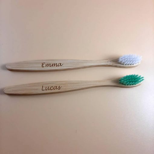 deux brosses à dents enfant gravées emma et lucas sans packaging
