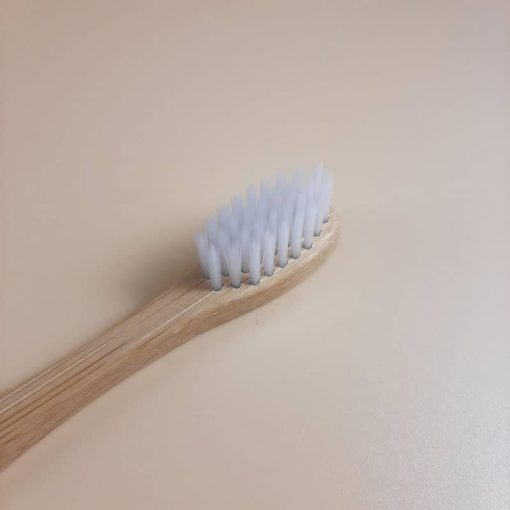 1 brosse à dents enfant détail tête blanche