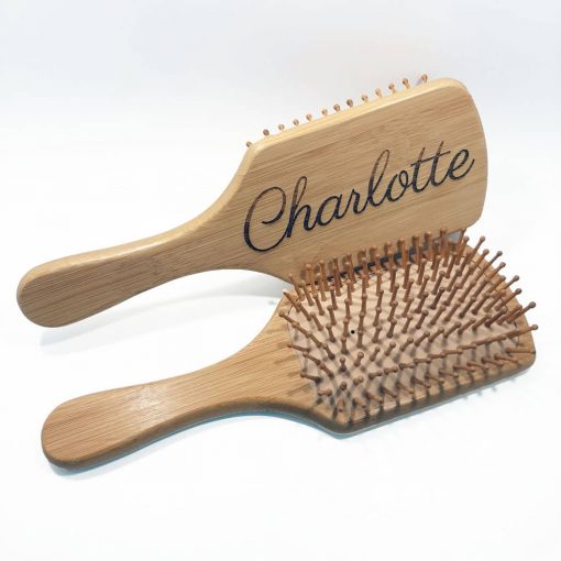 brosse à cheveux en bambou avec gravure personnalisée