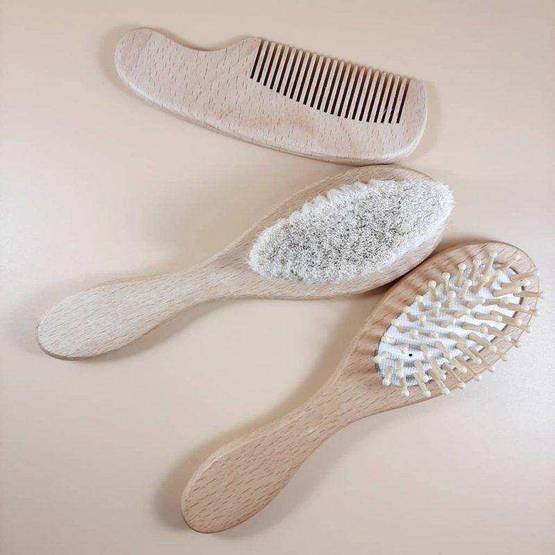 Brosse Bébé Poils Nylon Bleue Avec Dessin Cigogne - Dimensions 15 X 4 Cm